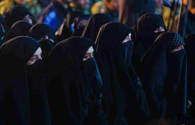 muslim women crowed