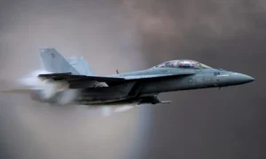 امریکی لڑاکا طیارے کو ایران نے نشانہ بنایا