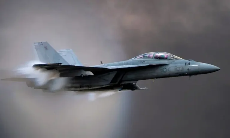 امریکی لڑاکا طیارے کو ایران نے نشانہ بنایا